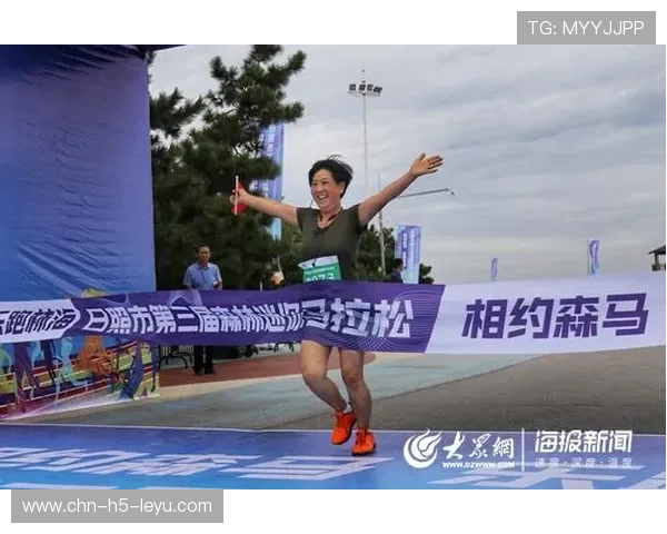 敦煌跑越野赛冠军终点冲刺让人心潮澎湃